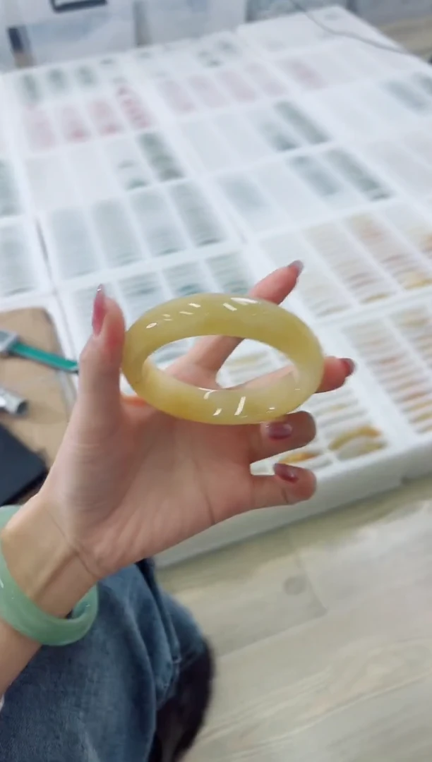 未镶嵌手镯石英质玉102-63HU