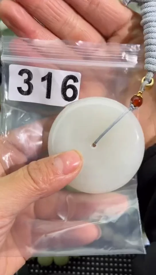 未镶嵌和田玉珠宝半成品扣子