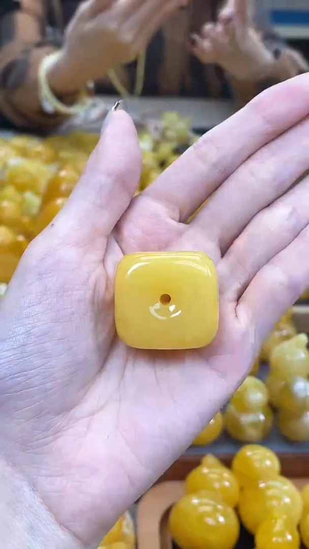 裸石琥珀未镶嵌j75