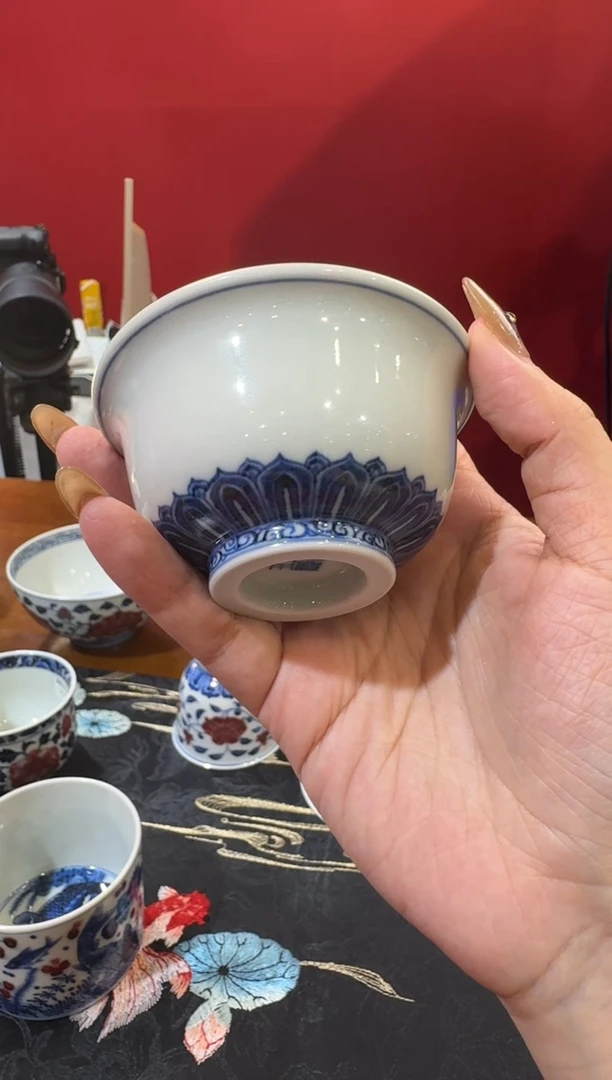 杯子古官青玉暗刻莲花中压手杯