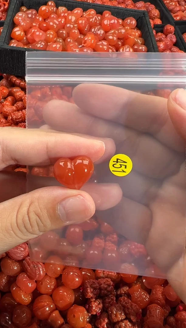 南红玛瑙未镶嵌颈饰1