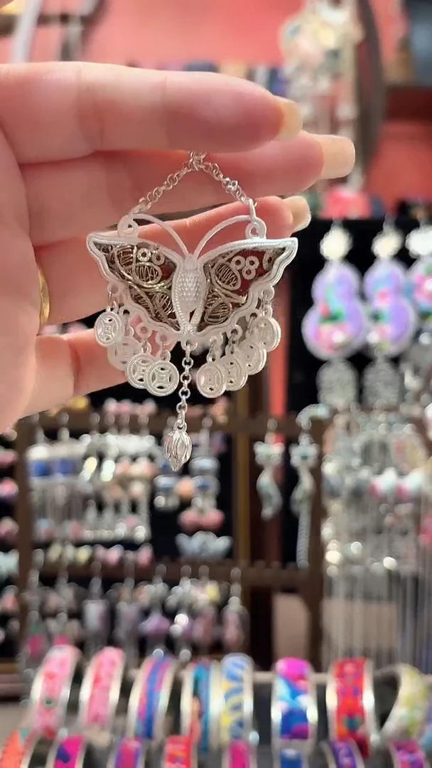 织绣艳****? 云织谣民族风精美饰品   124