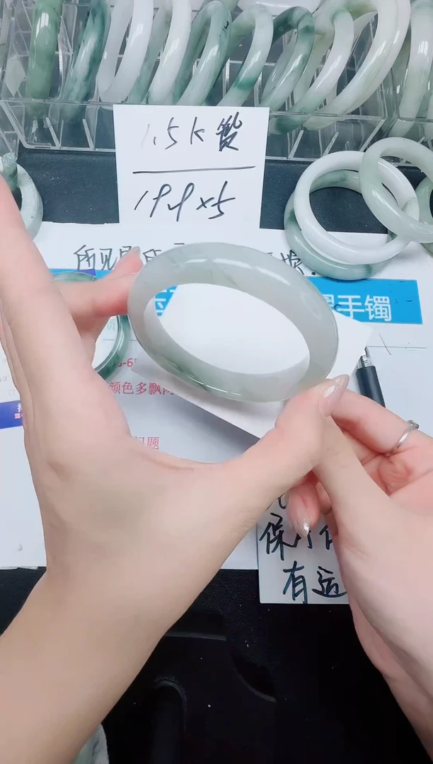 未镶嵌手镯石英质玉65-58.8