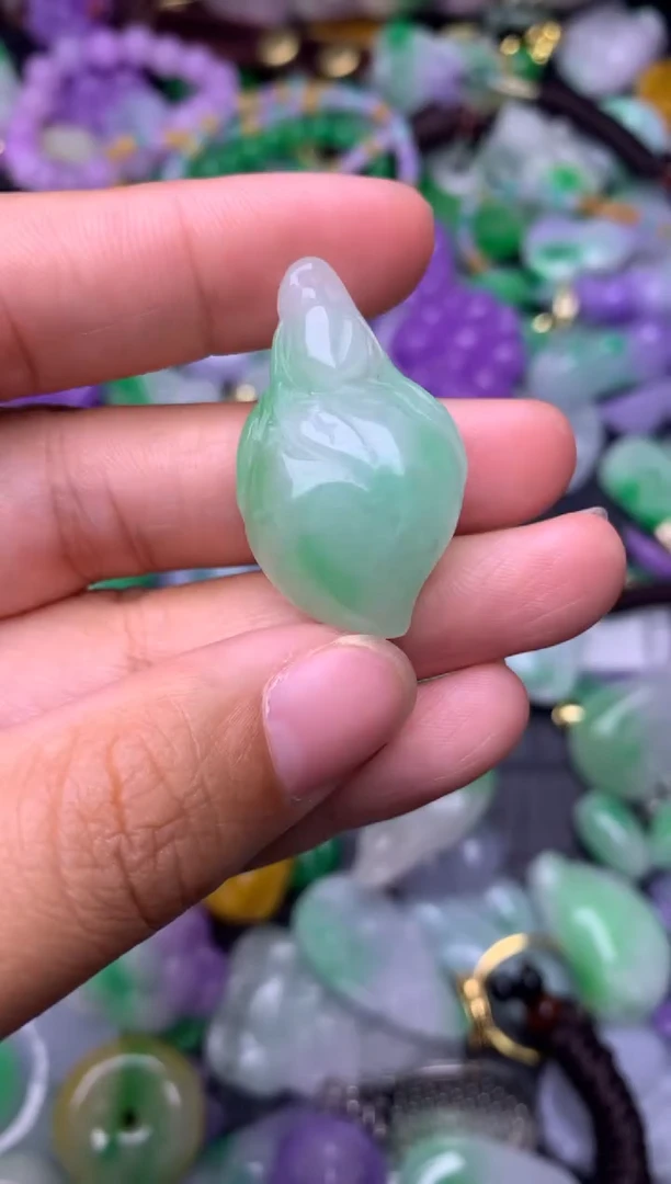颈饰未镶嵌翡翠缅甸翡翠吊坠