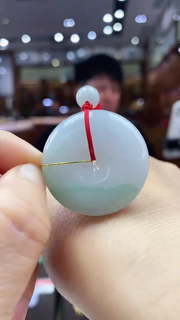 颈饰未镶嵌翡翠平安扣