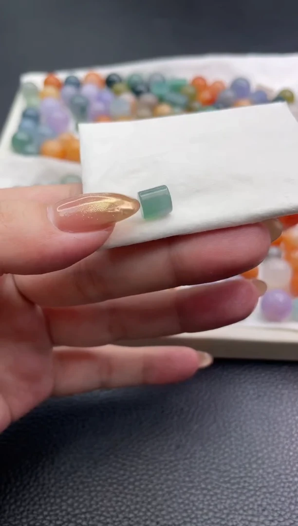 未镶嵌定制翡翠N***?珠子