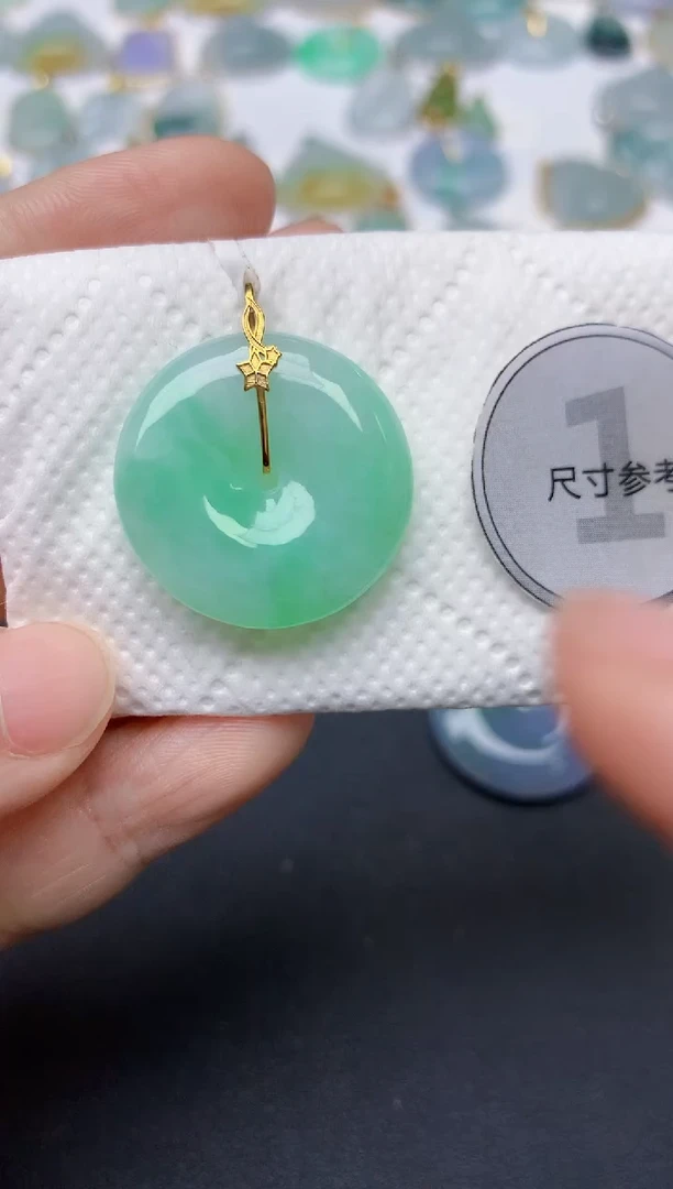 翡翠18K金镶嵌颈饰天然缅甸A货翡翠