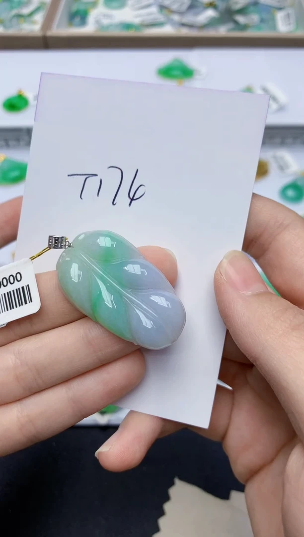 翡翠18K金镶嵌颈饰0000000000