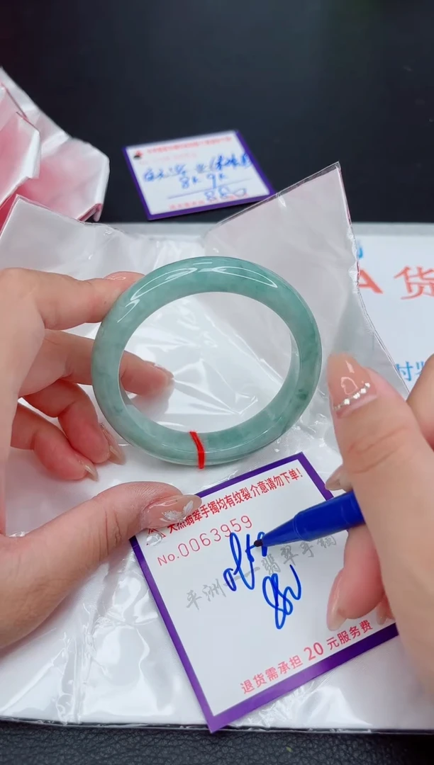 翡翠手镯未镶嵌1