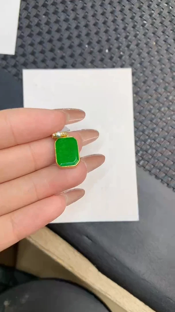 颈饰未镶嵌翡翠1