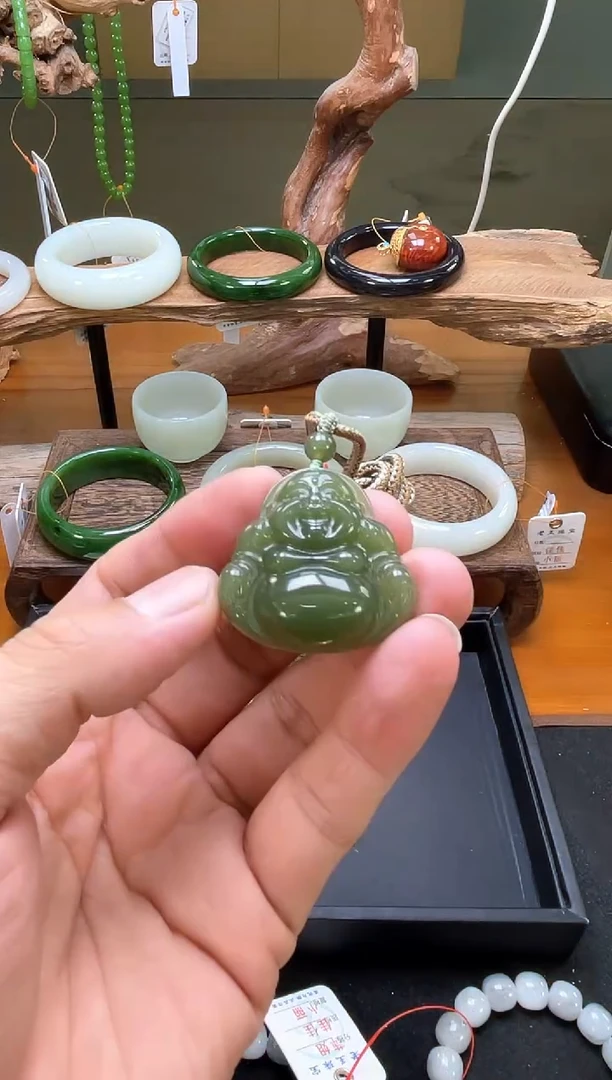 吊坠(不含链)未镶嵌和田玉若羌黄口 逍遥佛