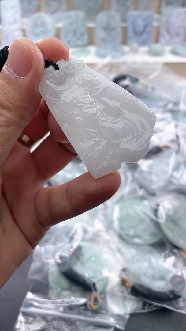 翡翠未镶嵌颈饰..../6/2/ 71