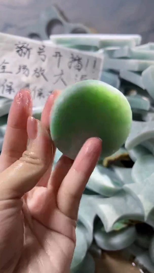 颈饰未镶嵌翡翠颈饰未镶嵌翡翠裸石翡翠缅甸翡翠A货钟64