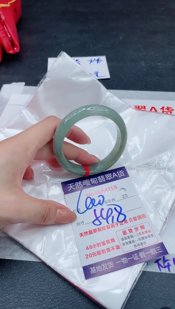 翡翠手镯未镶嵌400.000000