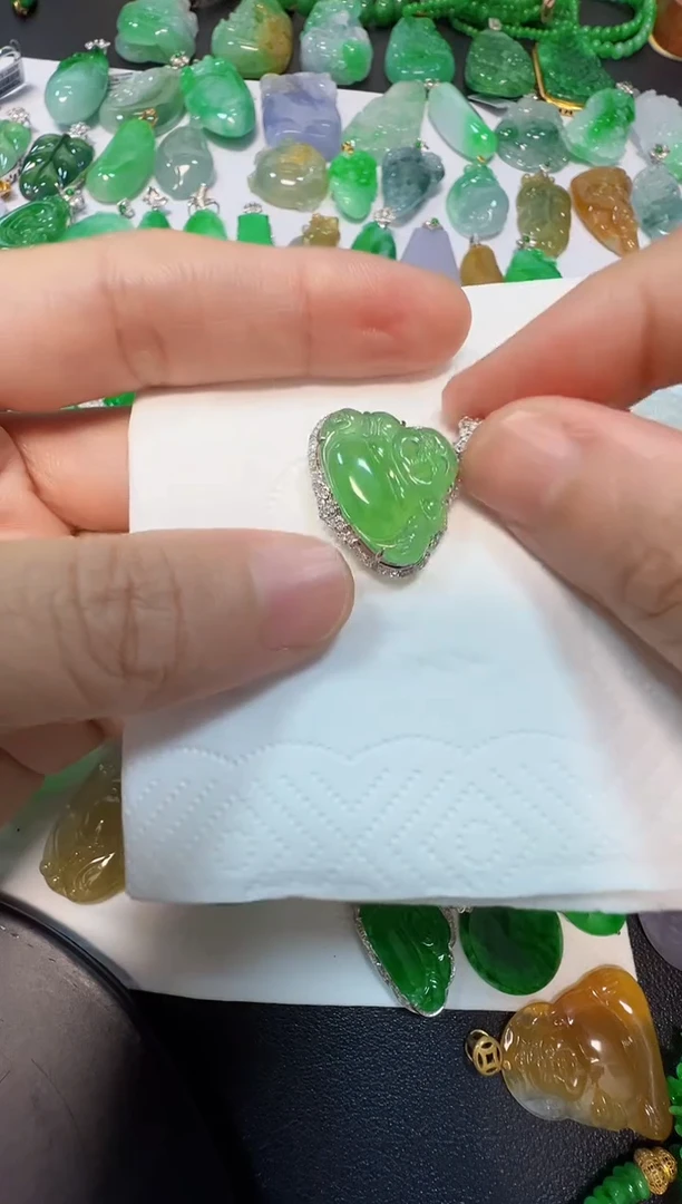 吊坠(不含链)18K金镶嵌翡翠6800
