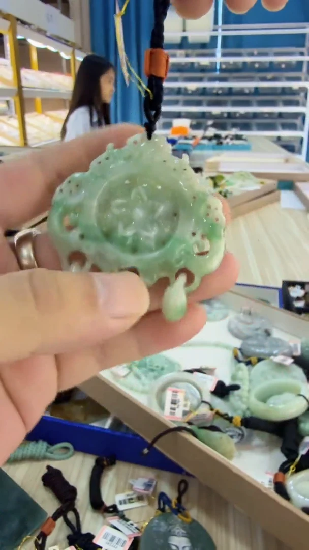 翡翠未镶嵌吊坠(不含链)23