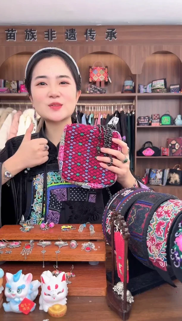 【闪购商品】织绣扶光苗绣传承L16