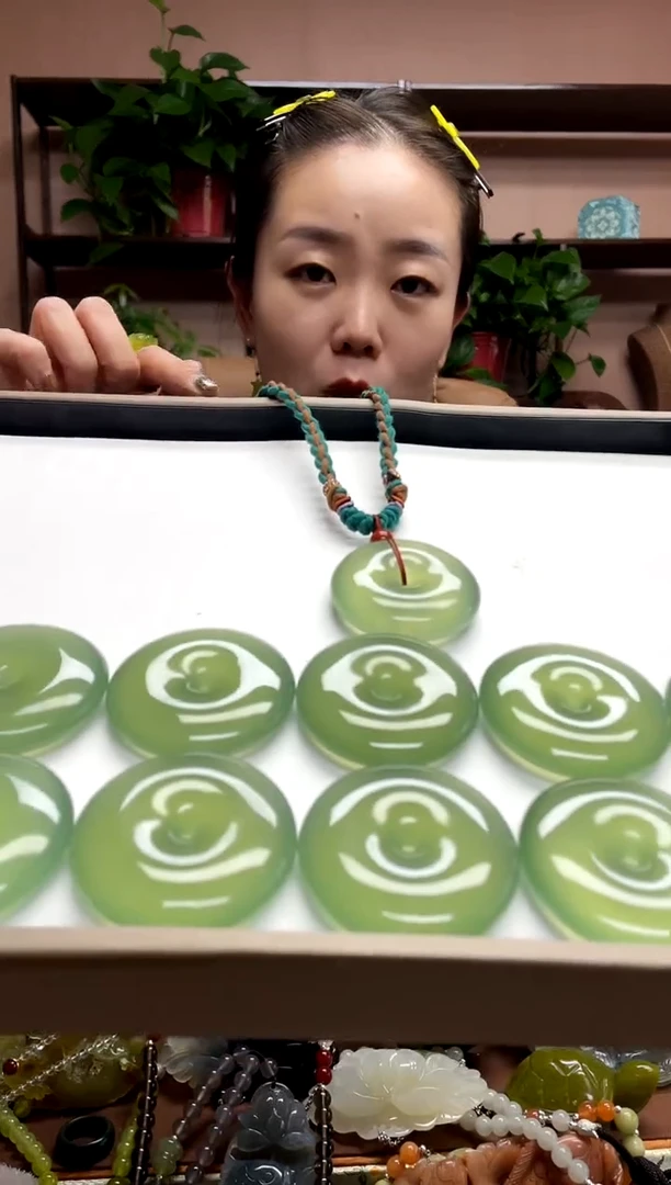 未镶嵌岫玉吊坠多样性发货发其中之一