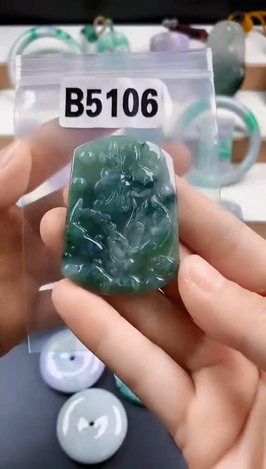 颈饰未镶嵌翡翠天然翡翠吊坠挂件