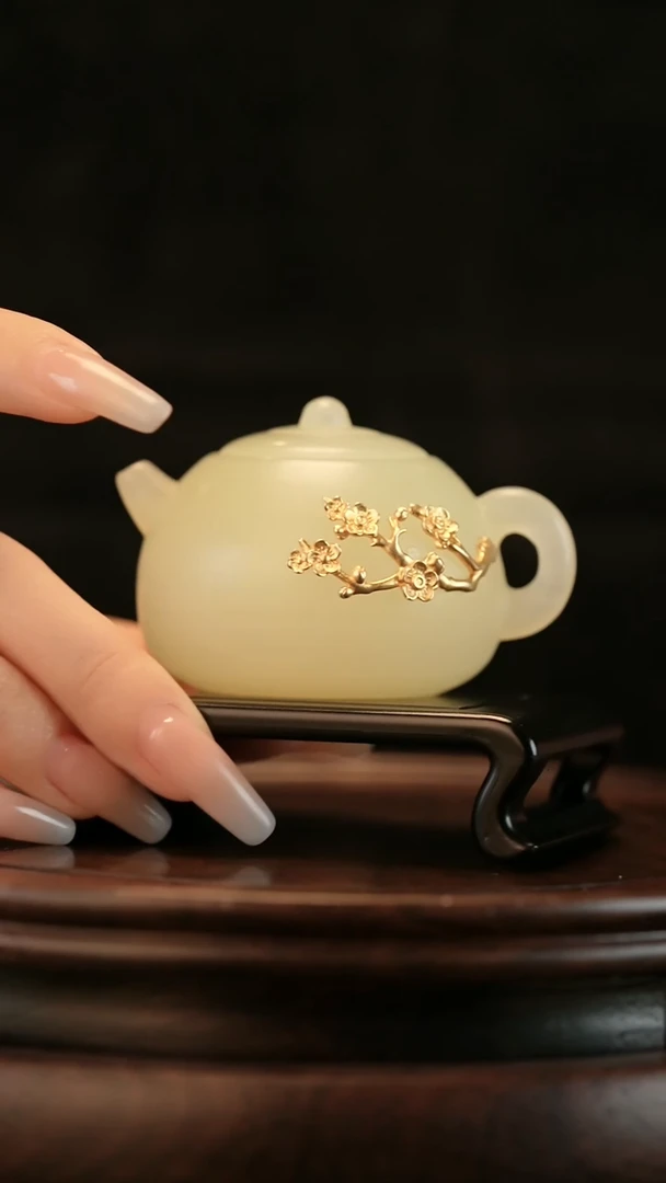 云南石竹叶青雕刻：梅花西施