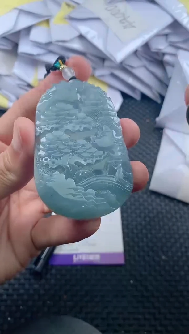 翡翠未镶嵌颈饰