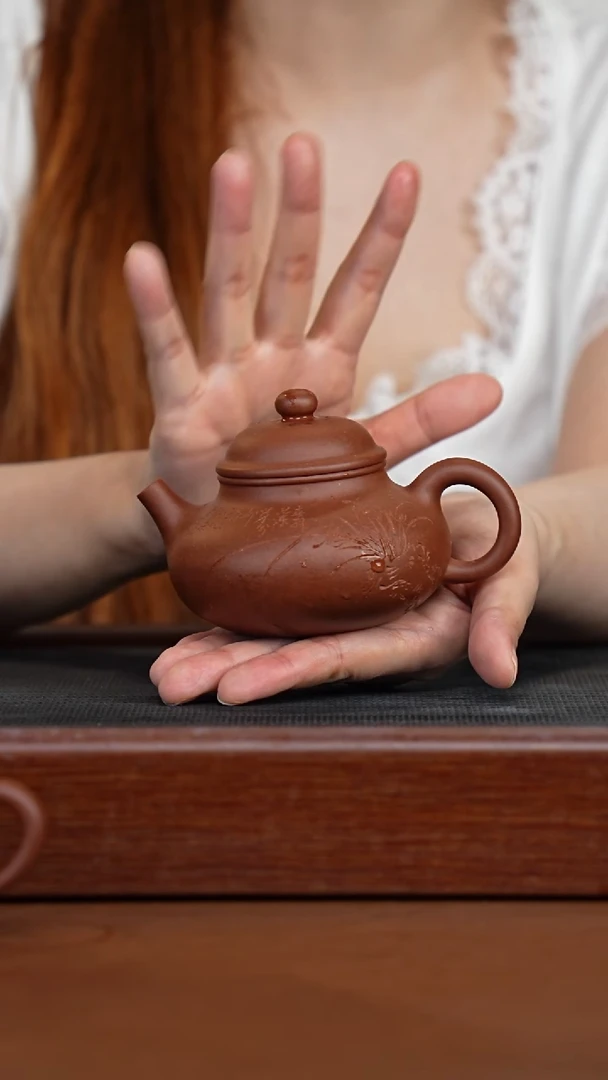 茶壶紫砂红皮龙刻绘容天