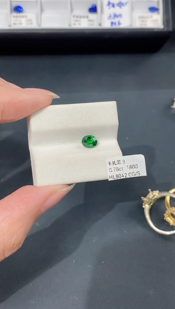 未镶嵌裸石石榴石（沙弗莱）0.78CT HL8042 CG/S