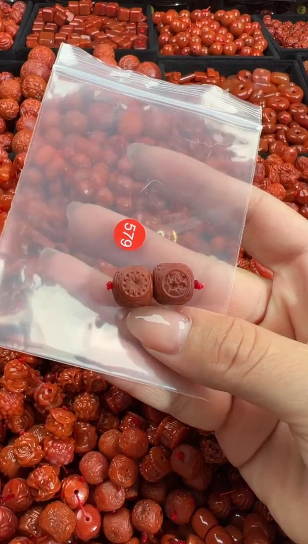 南红玛瑙未镶嵌颈饰1