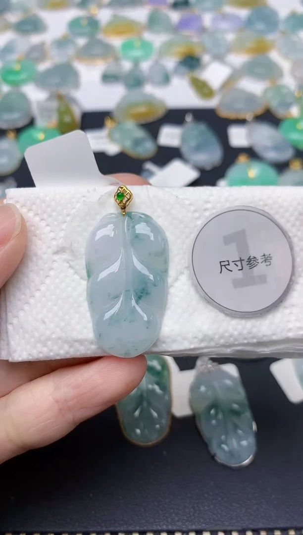 翡翠18K金镶嵌颈饰天然缅甸A货翡翠