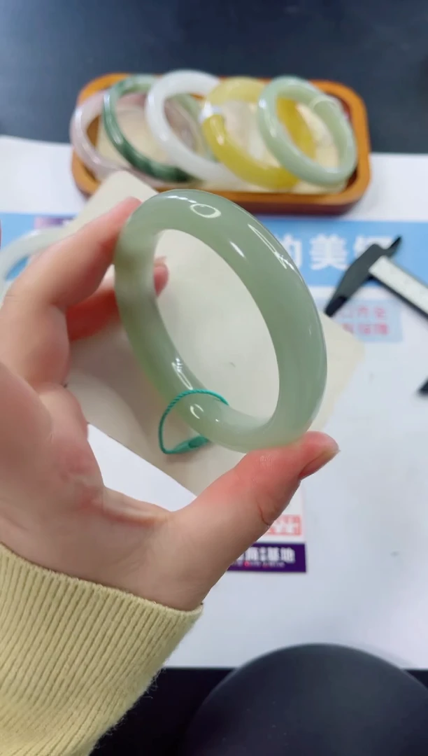 未镶嵌手镯石英质玉多样性发货A225