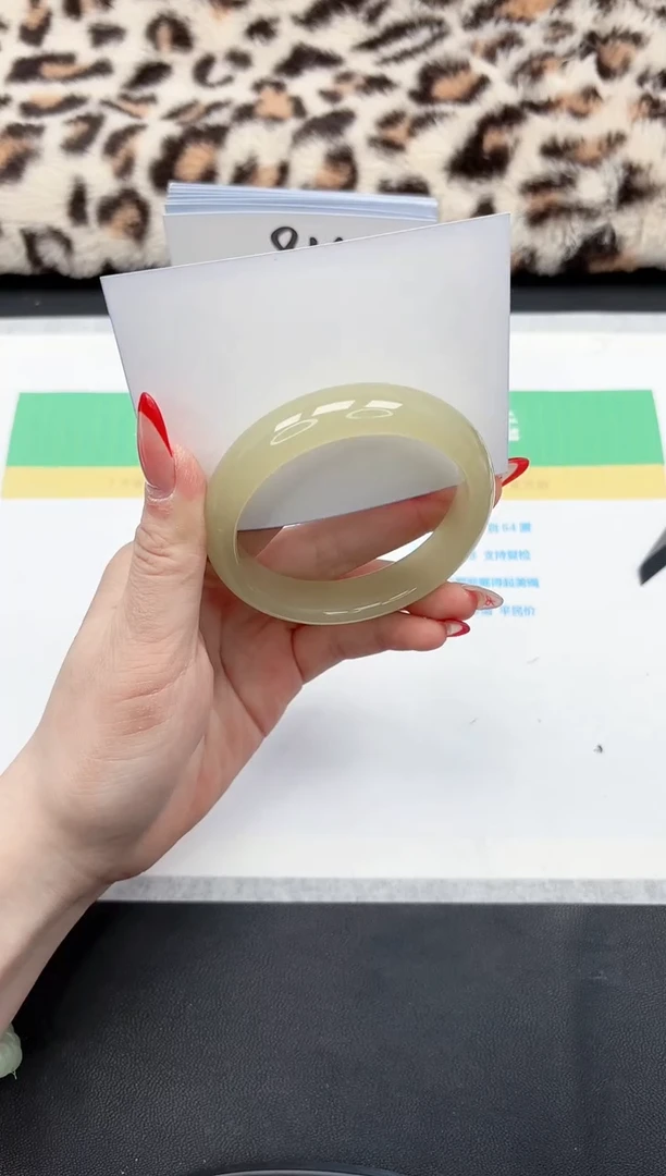 【闪购商品】石英质玉手镯未镶嵌265-57.4