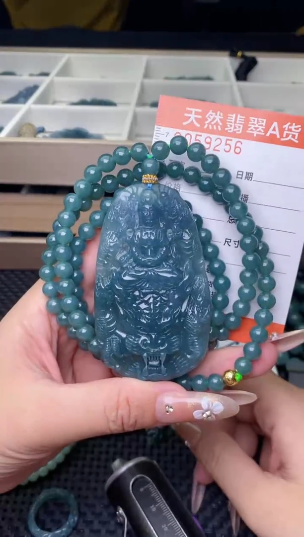 翡翠未镶嵌颈饰