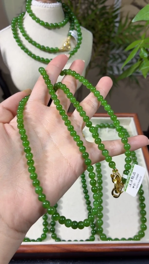颈饰未镶嵌和田玉（碧玉）6冰阳绿无矿毛衣链