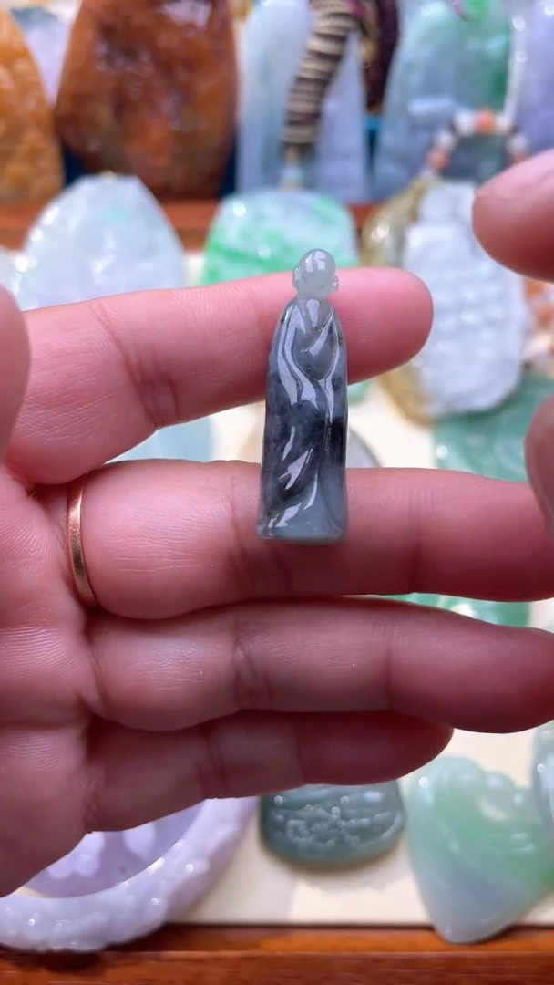 翡翠未镶嵌颈饰悟道