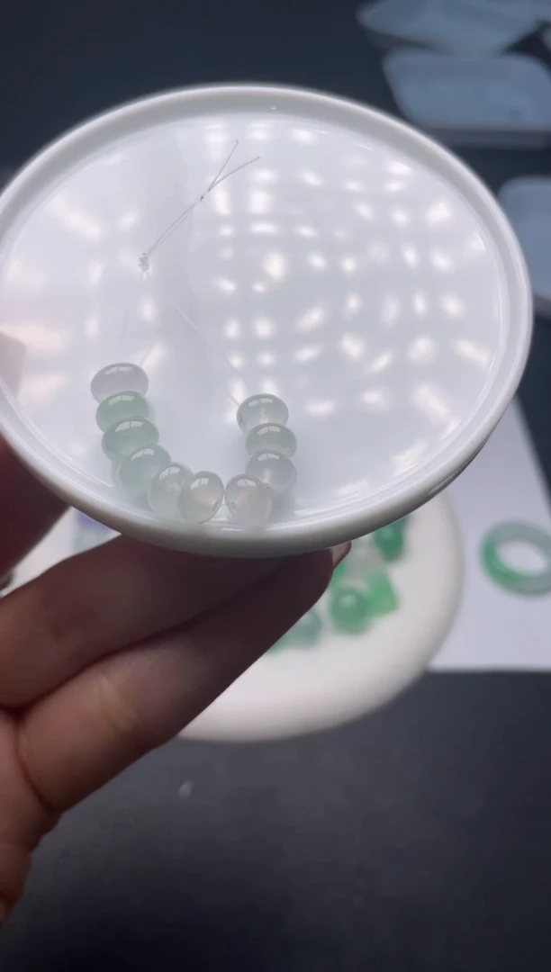 翡翠未镶嵌颈饰AAAAAA156