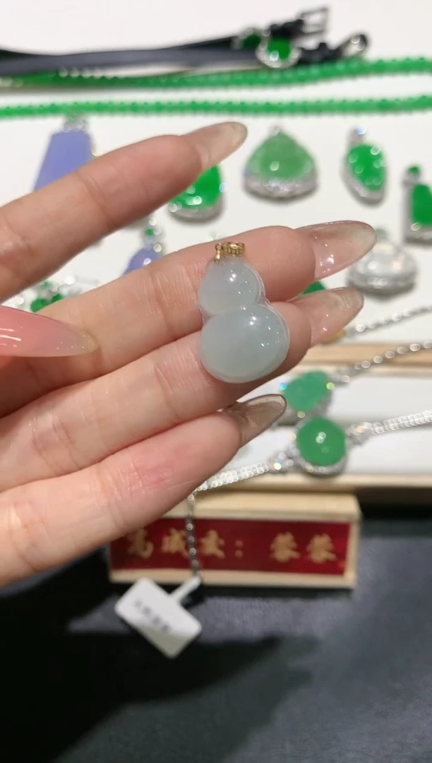 【闪购商品】翡翠吊坠(不含链)18K金镶嵌团购2