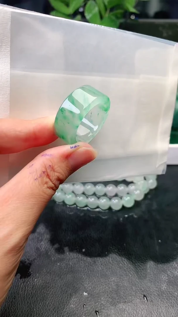 定制石英质玉（非洲翠）指环