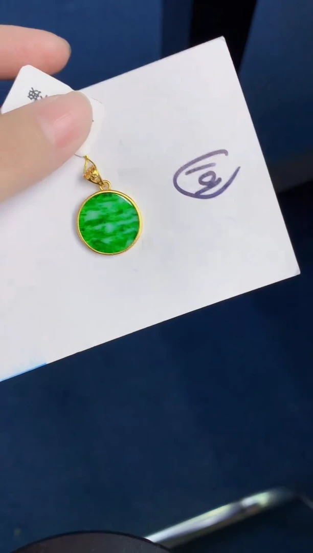 翡翠未镶嵌颈饰天然翡翠緬甸A貨