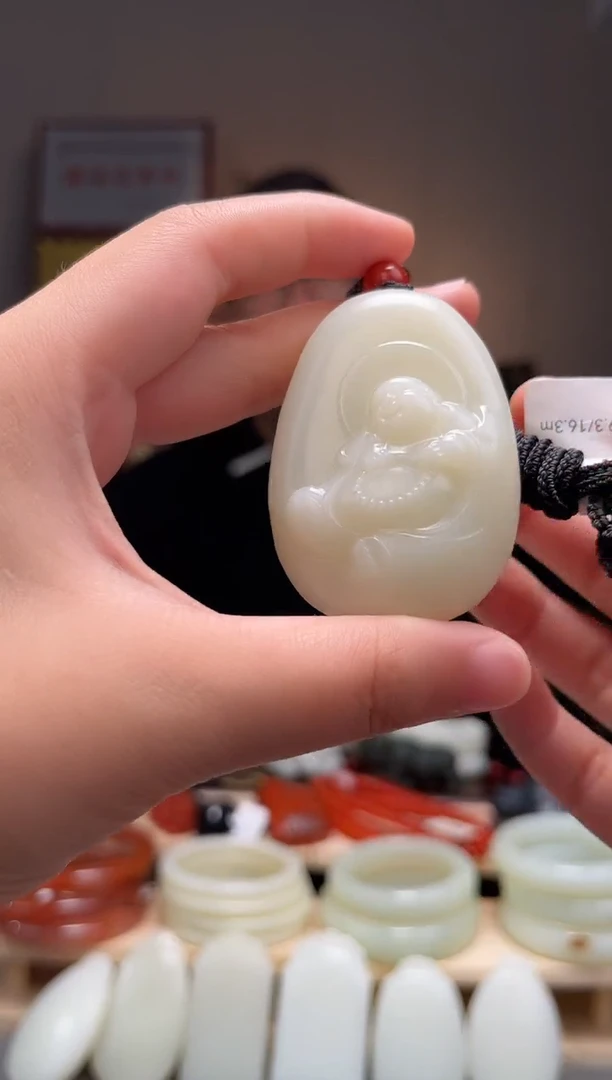 颈饰未镶嵌和田玉吊坠