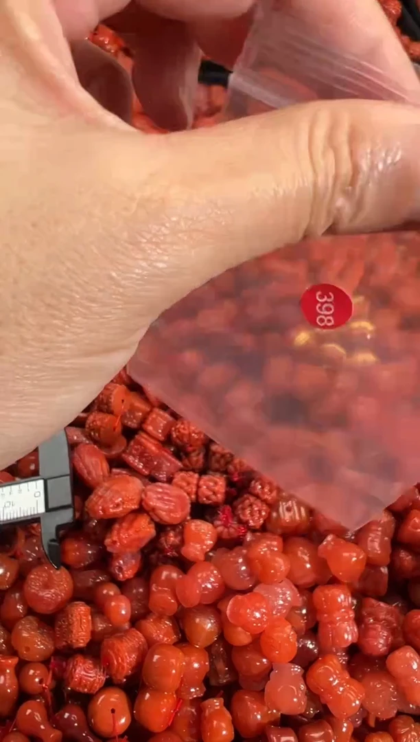 南红玛瑙未镶嵌颈饰1