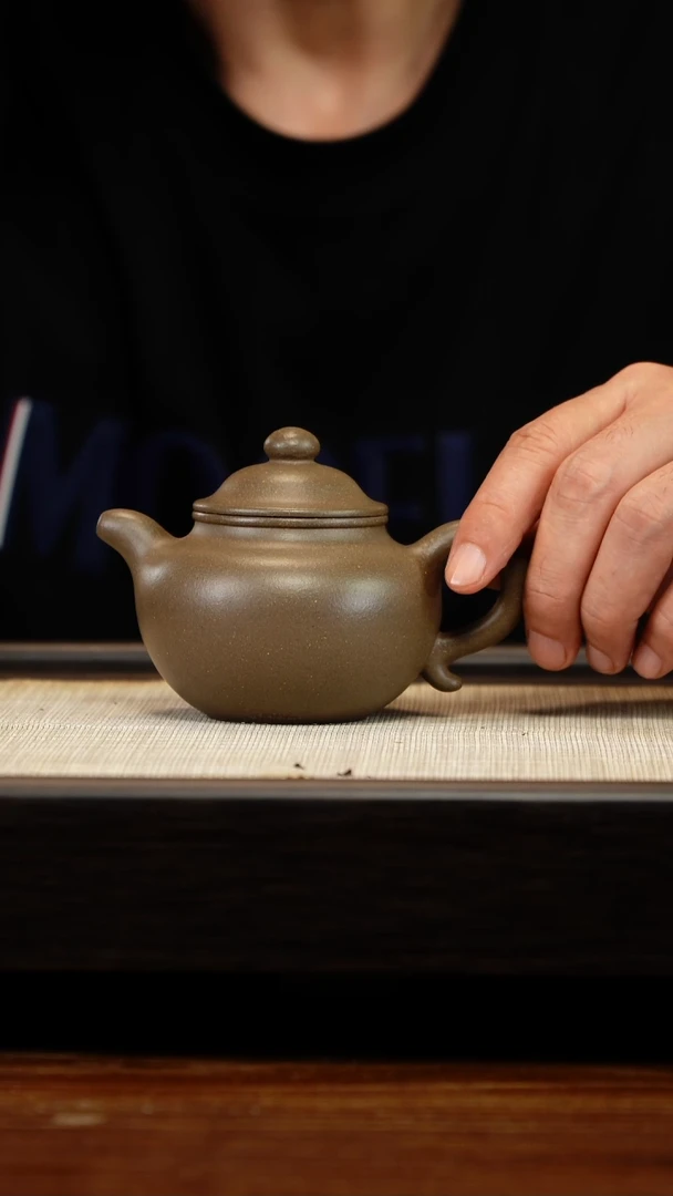 茶壶紫砂蟹壳青莲子