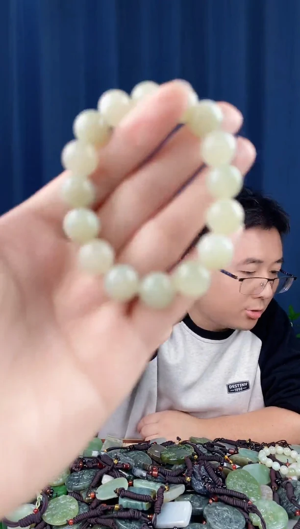 未镶嵌和田玉挂件拍一发一，多样性发货