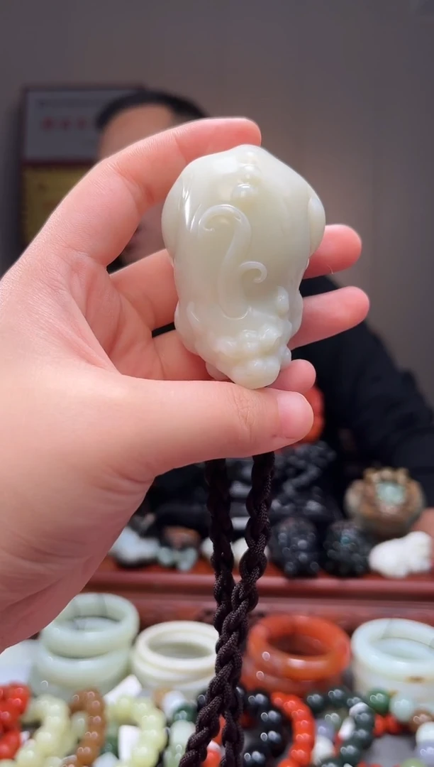 颈饰未镶嵌和田玉百*奴手把件