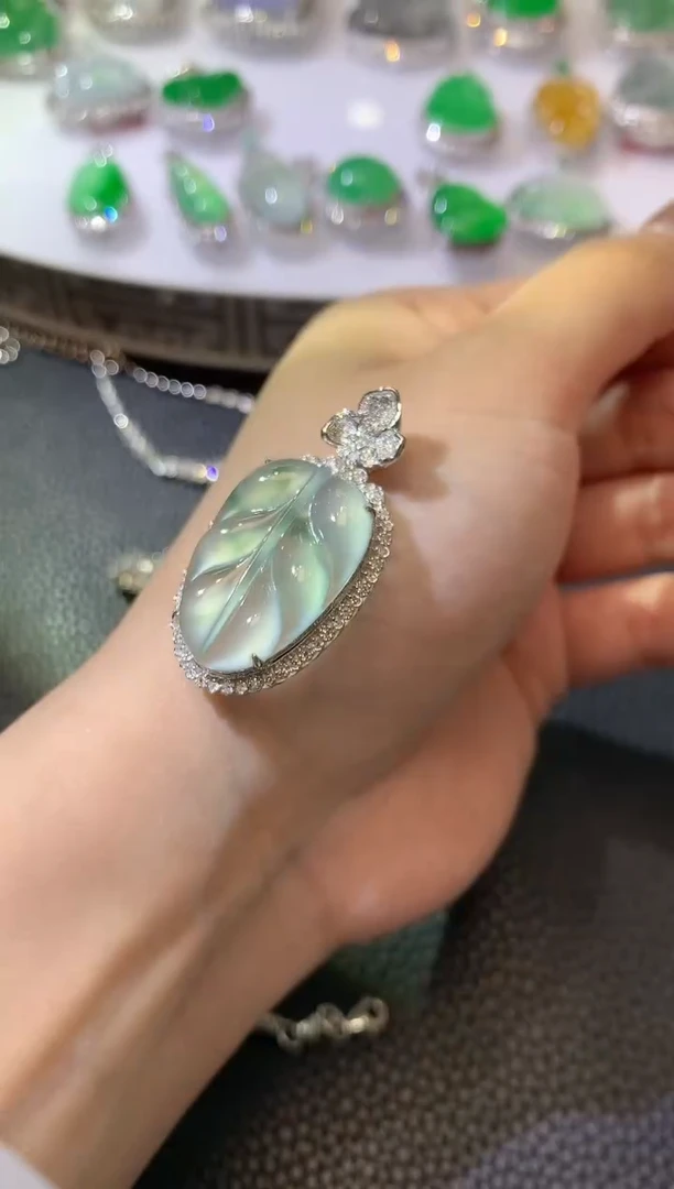 【闪购商品】翡翠吊坠(不含链)18K金镶嵌D59