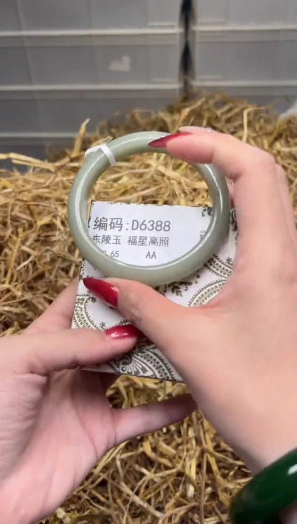 未镶嵌手镯石英质玉D6388