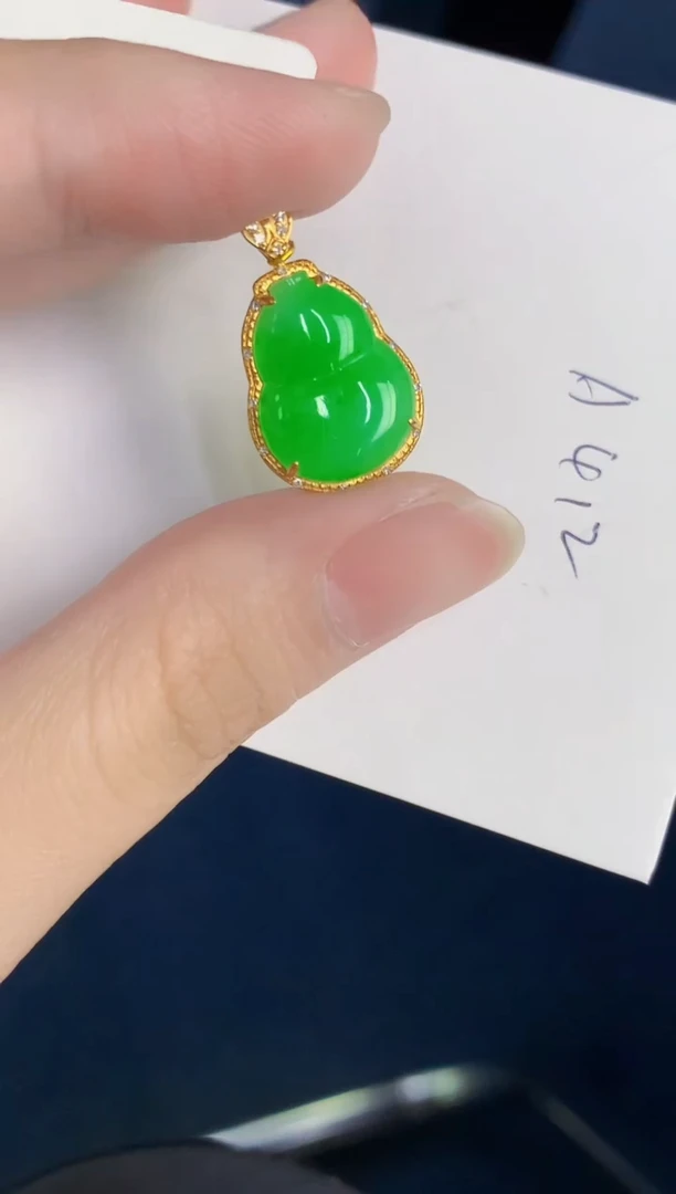 颈饰18K金镶嵌翡翠天然翡翠缅甸A货