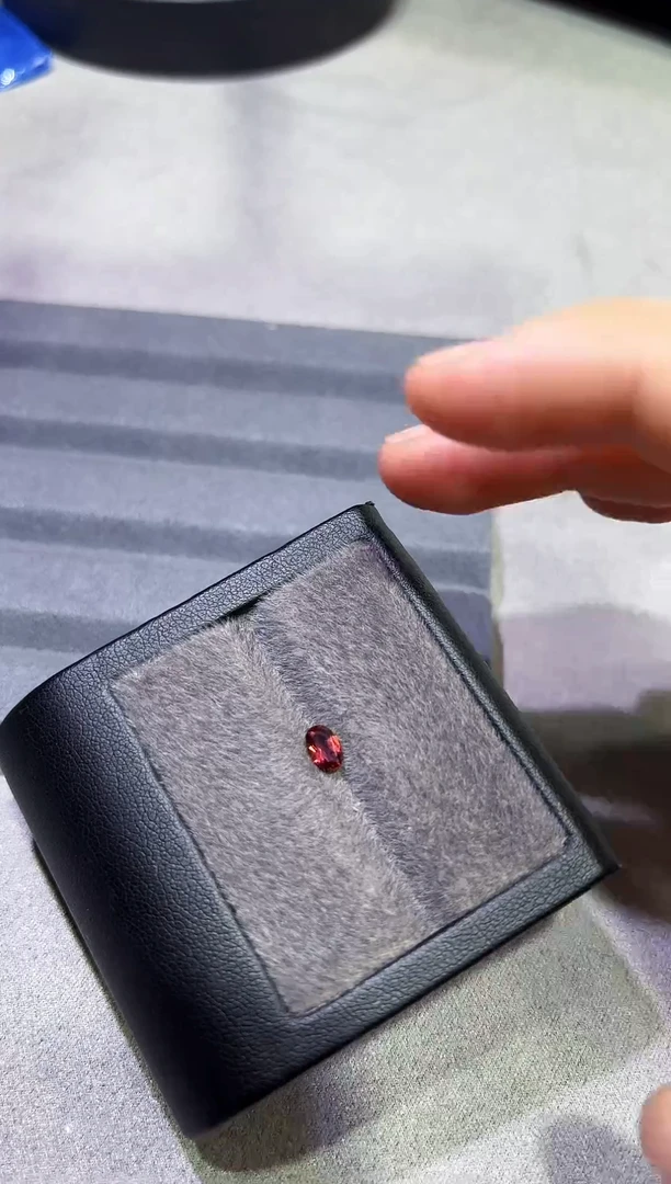 未镶嵌裸石石榴石一粒4x6mm