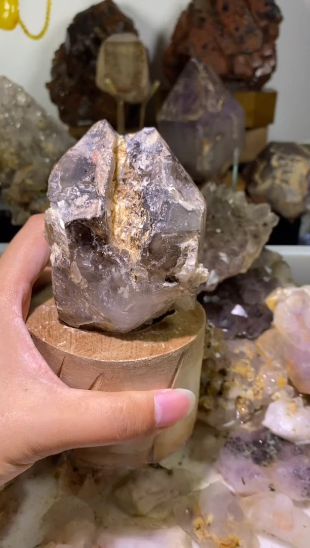 未镶嵌珠宝半成品水晶100号 593克一线天骸骨水晶摆件