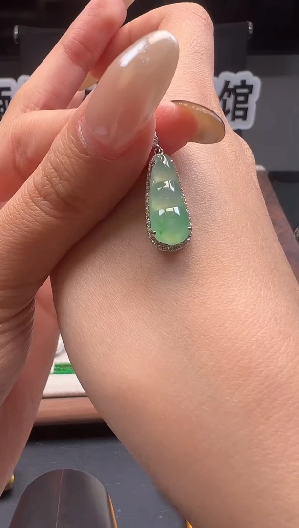 吊坠(不含链)18K金镶嵌翡翠缅甸珠宝严选