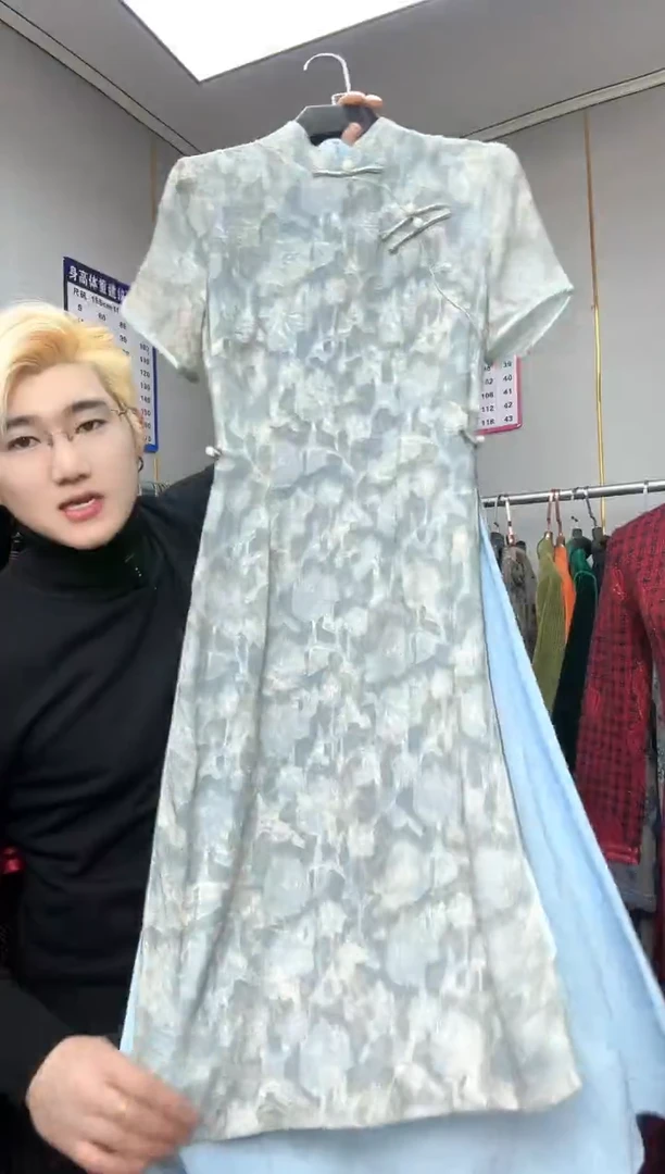 尺码：XL，看清尺码再下单，特价款，不退还。介意勿拍